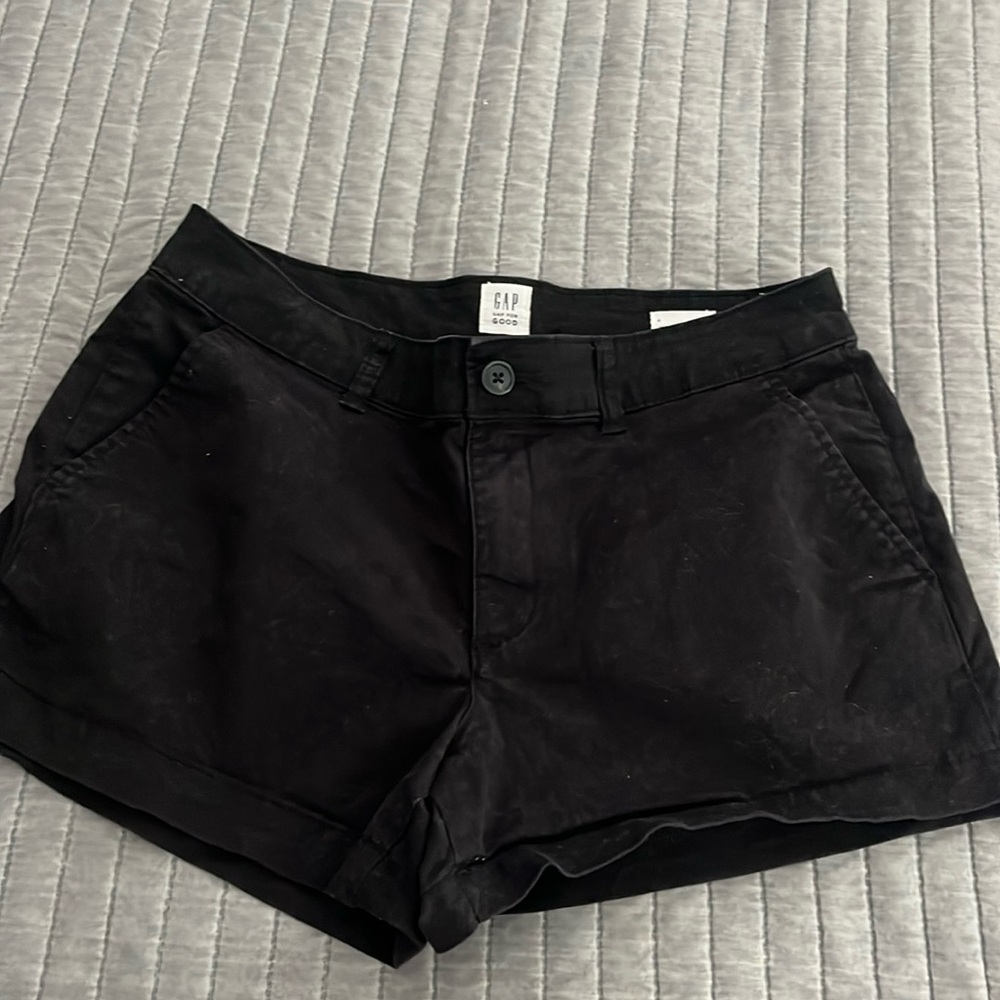 Gap Size 4 black shorts
